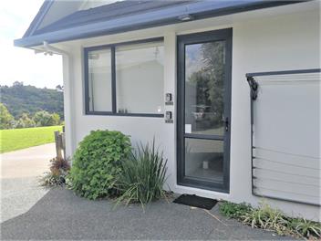 Kaka Lodge (4 bedroom) at Kotare House - Auckland