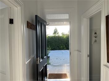 The Old Hawkesbury Cottage - Blenheim