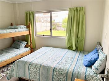 LARGE BACH 500 METRES FROM BEACH - Whangamata