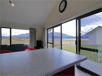 Whitestone Cottage - Te Anau Lakefront - Te Anau