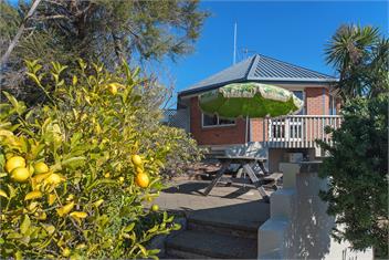 Sunny Bayview Retreat - Nelson