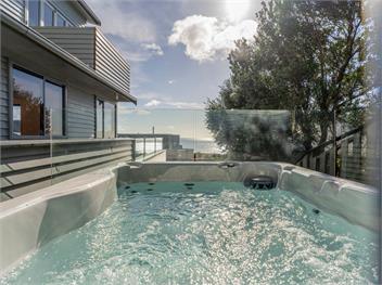 Ocean View Beach Beauty (Bachcare) - Tairua