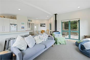 Beachfront Getaway (Bachcare) - Waikanae Beach