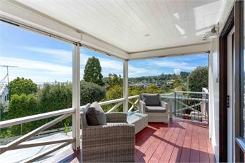 Onemana Retreat - Self contained unit with Outdoor Bath and Sea Views! - Whangamata