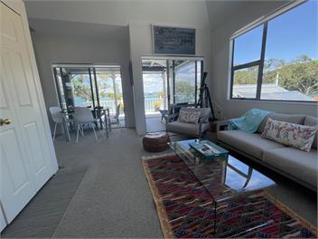 Paradise on The Strand. Waterfront Holiday Home - Bay of Islands