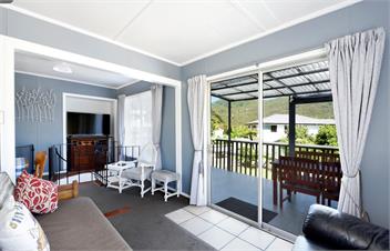 Bach with Bay Views - Okiwi Bay