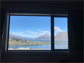 Stunning Lake and Mountain Views - Queenstown