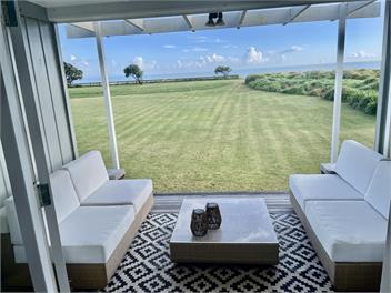 LOCATION! LOCATION! ...EPIC Beach Front Bach - Northland