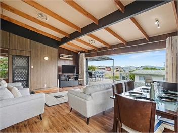 The Summer Bach at Cooks Beach - Whitianga