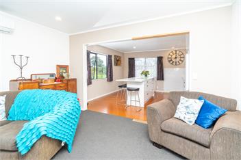 Comfy Raglan Base — Walk to Beach & Village - Roberts St - Family home (Upstairs) - Raglan