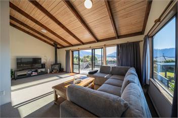 Four Peaks Matai Escape (Bachcare) - Te Anau