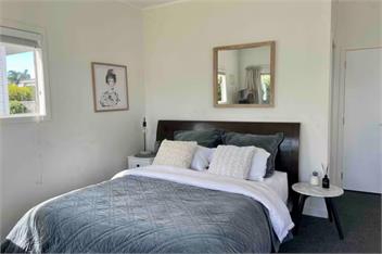 Sunny Coastal Escape w/ Views, Studio & Family Space - Pauanui