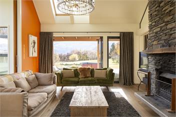 Dalefield Hideaway | Hot Tub & Mountain Views - 