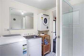 Sandy Feet Beach House - right across from Onemana Beach - 