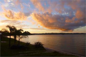 ABSOLUTE BEACH FRONT - Auckland 2585