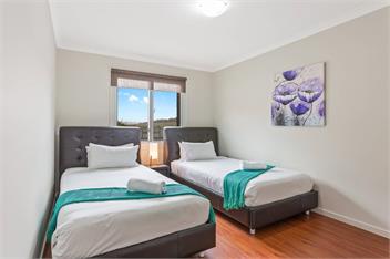 Large Home with Privacy and Views, Sleeps 12 - Melbourne
