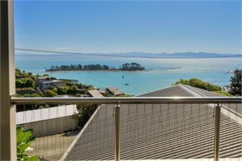 Seascape Villa - Nelson Waterfront Holiday Home - Nelson