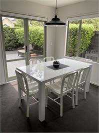 A Home Away from Home by Hagley Park - Christchurch