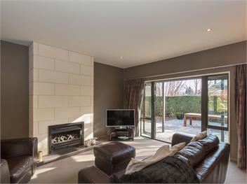 Modern Lake Haven (Bachcare) - Wanaka