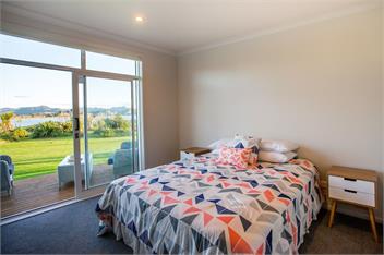 Waterfront Wonder (Bachcare) - Matarangi