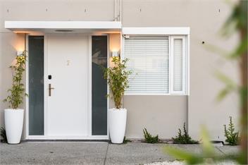 Chic Exec Apart w/Free Parking, Wifi & Netflix - Auckland 1071