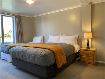 Family Apartment with Mountain Views - Twizel