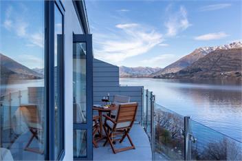 Livin' on Lake Time | Waterfront Accommodation - Queenstown