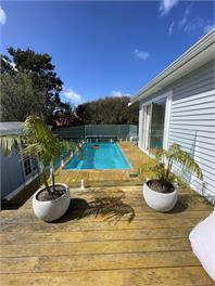 Large Family Pad with Pool! - Auckland
