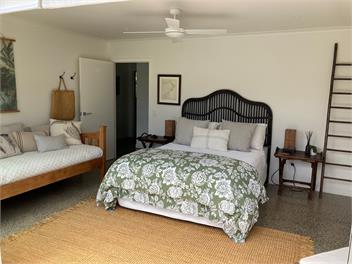 Matarangi Beach Retreat - 5 bdrms, walk to beach, outdoor bath & shower! - Matarangi