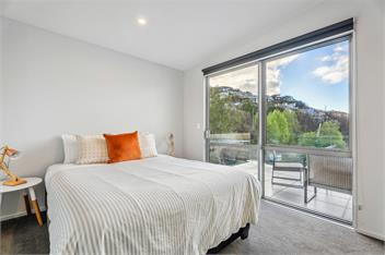 Luxurious Lakefront House with Panoramic Mountain Views - Queenstown