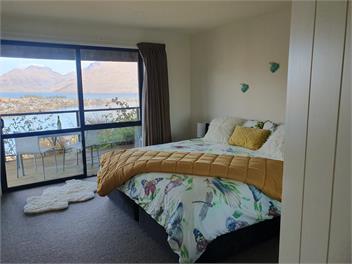 Enjoy LakeView Panoramas in comfort - 