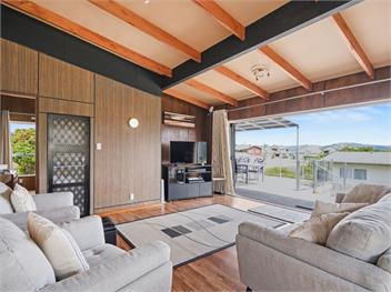 The Summer Bach at Cooks Beach - Whitianga