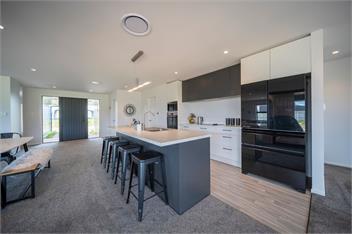 Breaksea Basecamp (Bachcare) - Te Anau