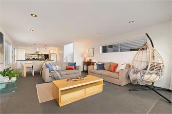 Lake Views on De La Mare Place, 3 BDR, Free Wi-Fi - Queenstown