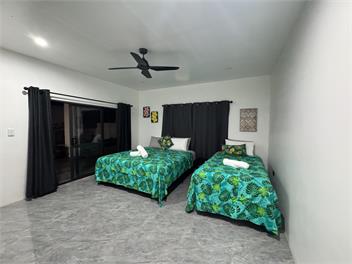 Runway Retreat by the Mountains - Nikao