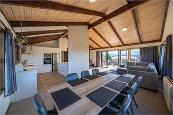 Four Peaks Matai Escape (Bachcare) - Te Anau