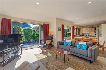 Casa Bella - Nelson City Holiday Home - The Wood, Nelson