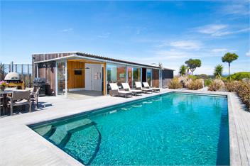 Kina Retreat - Main House with Pool Access -