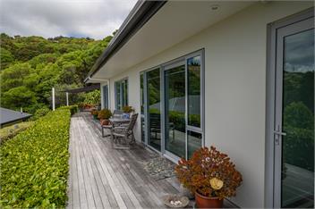 MODERN HILL TOP HOUSE | Amazing Views & Space | Sleeps 10 -