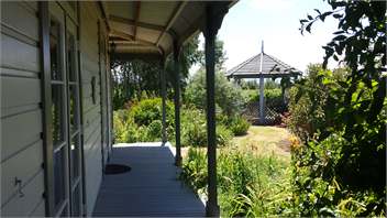 Todds Cottage & Vineyard -