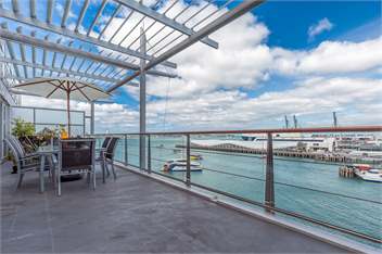 Waterfront Indulgence Voted BEST CITY APARTMENT - Auckland