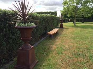 Swallow Gardens Retreat - 'Swallow's Wing' Apartment - Rangiora