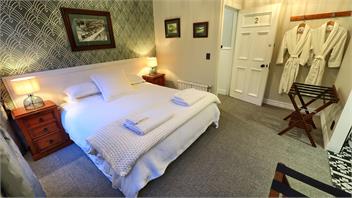 Historic Winter Ski Cottage/Summer River Cottage. - Queenstown