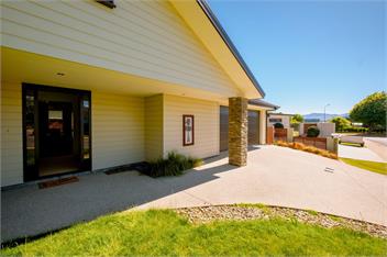 Roys Bay Lodge (Bachcare) - Wanaka