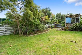The Wee Blue Bach (Bachcare) - Waikanae Beach