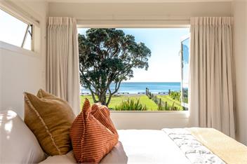 ONETANGI BEACHFRONT ESCAPE - Onetangi