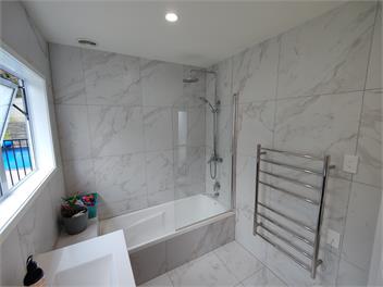 Private Beach Oasis with Heated Pool & Jacuzzi - North Shore, Auckland