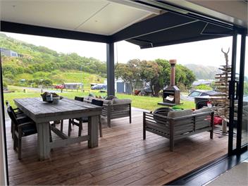 Mahia Bach with Spa - Mahia Beach
