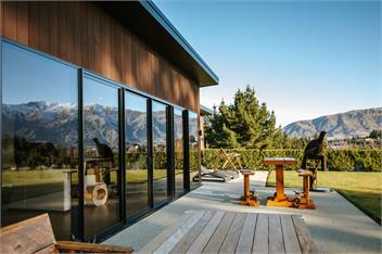 Mt Roy Terrace - Spa Pool - Extensive Artwork Collection - Wanaka