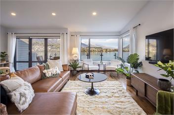 Livin' on Lake Time | Waterfront Accommodation - Queenstown